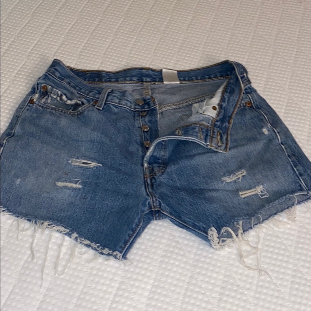 High waisted Levi distressed denim shorts